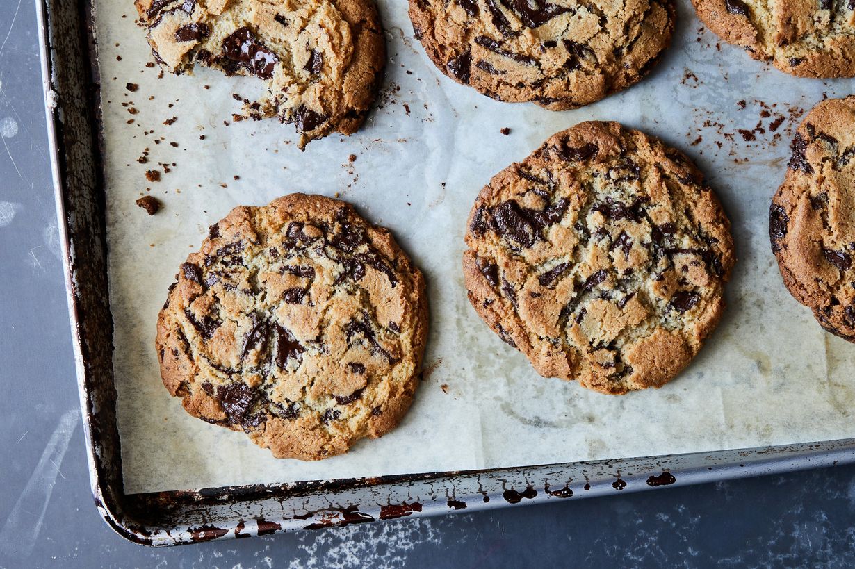 gluten-free-almond-flour-chocolate-chip-cookies-recipe