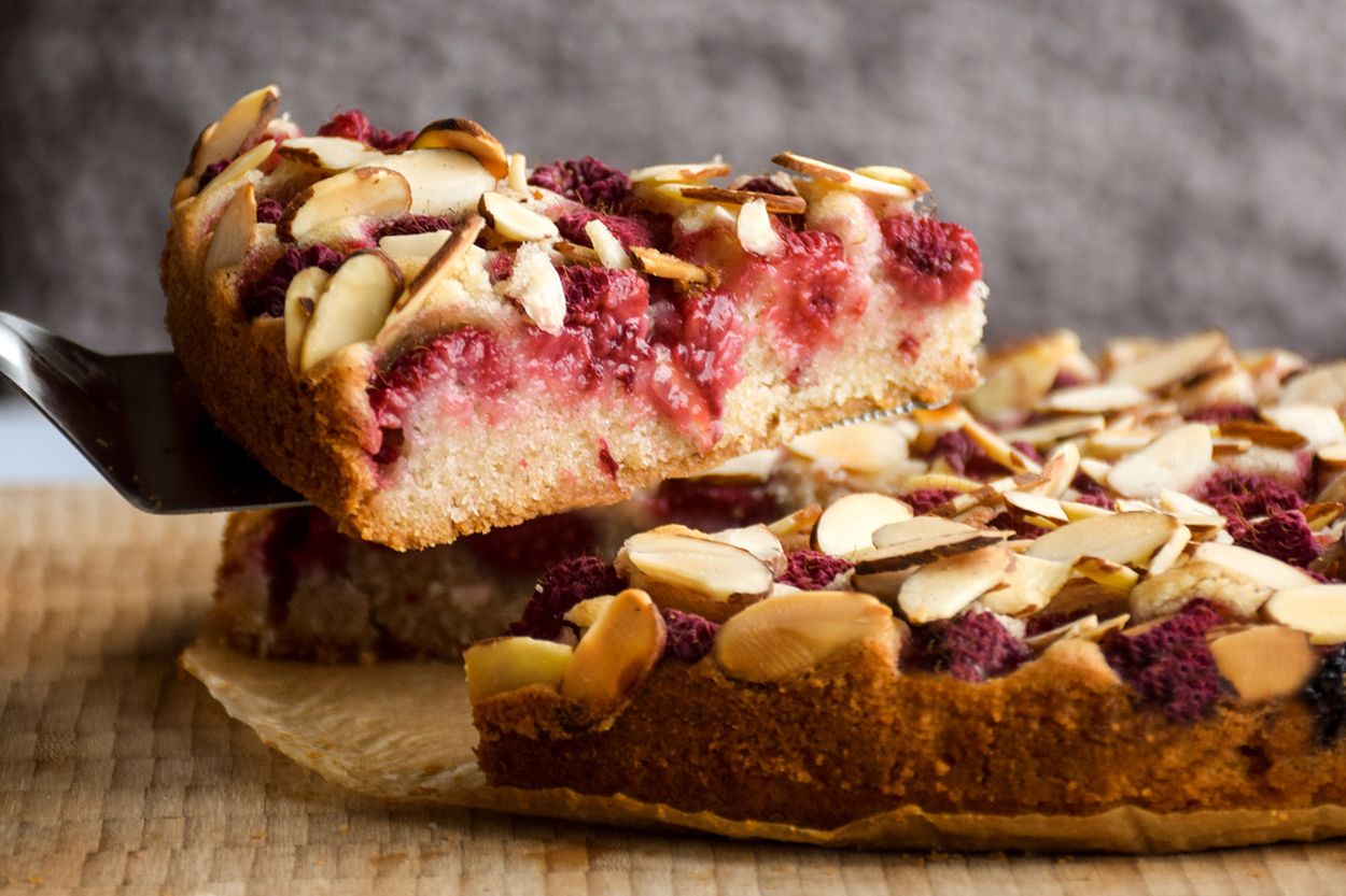 gluten-free-raspberry-almond-cake-recipe