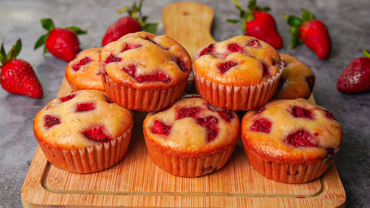 gluten-free-strawberry-banana-coconut-cupcakes-recipe