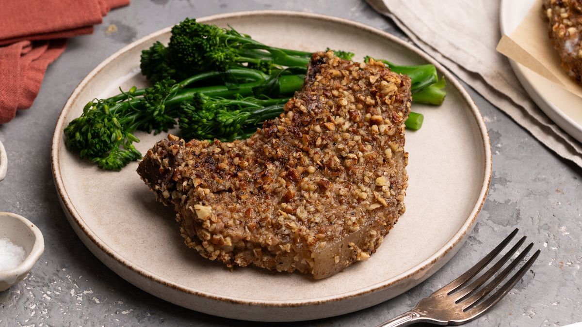 keto-pecan-crusted-pork-chops-recipe