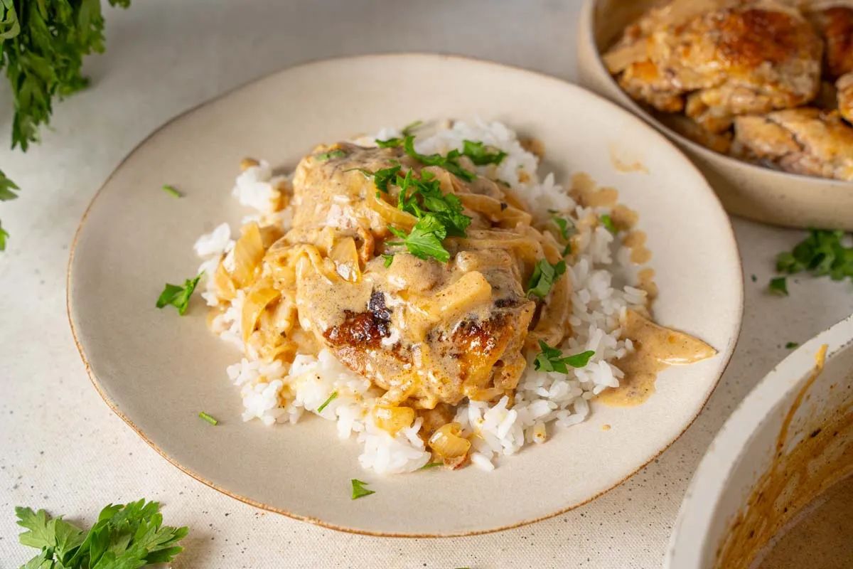 keto-smothered-chicken-thighs-recipe