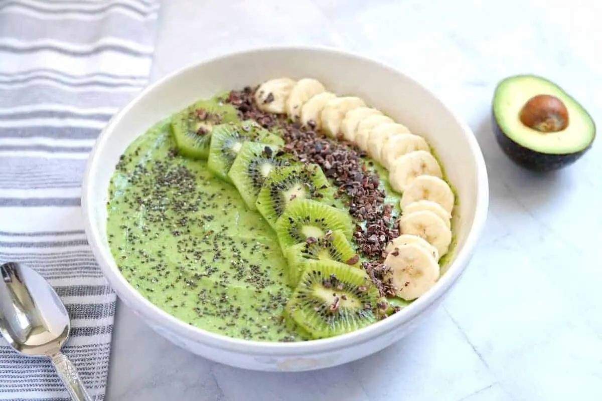 banana-avocado-and-spinach-smoothie-recipe
