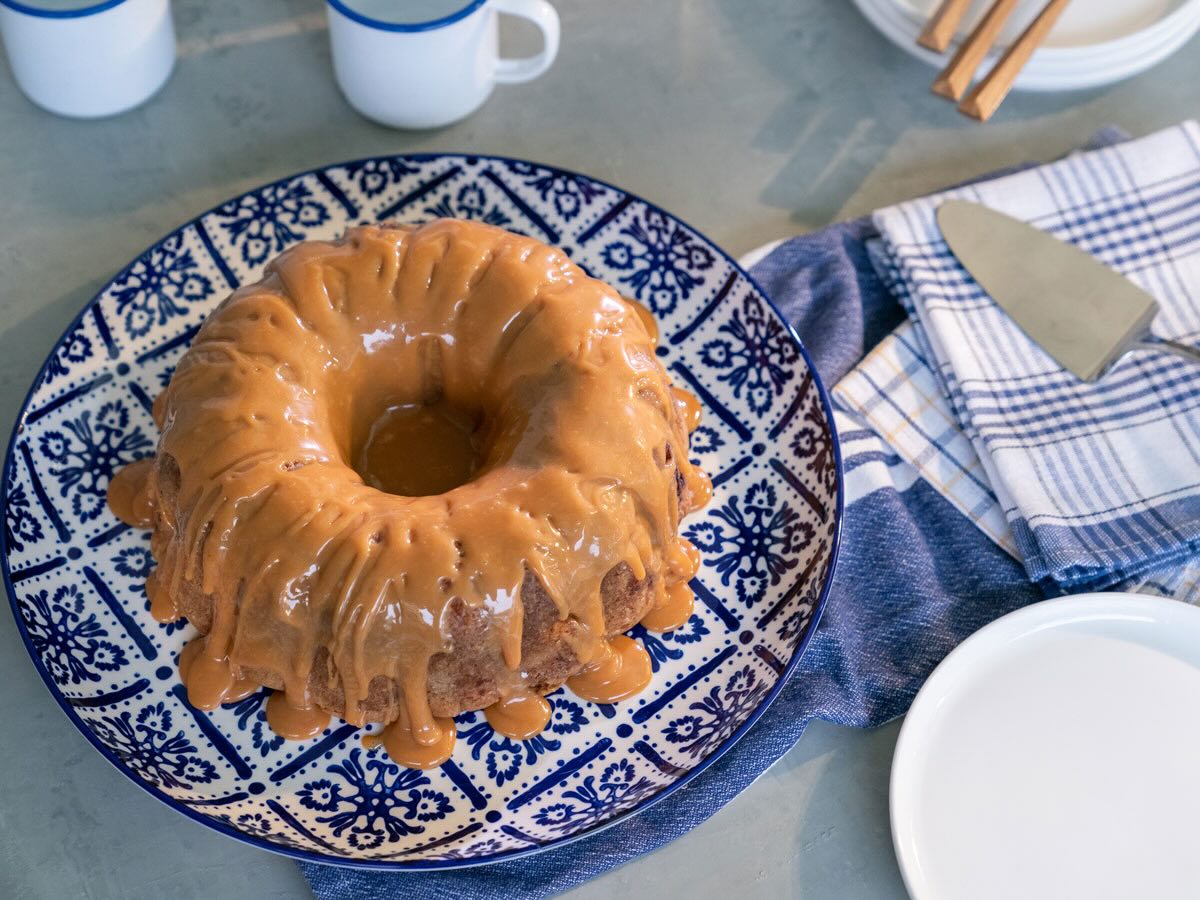caramel-apple-cake-and-glaze-recipe